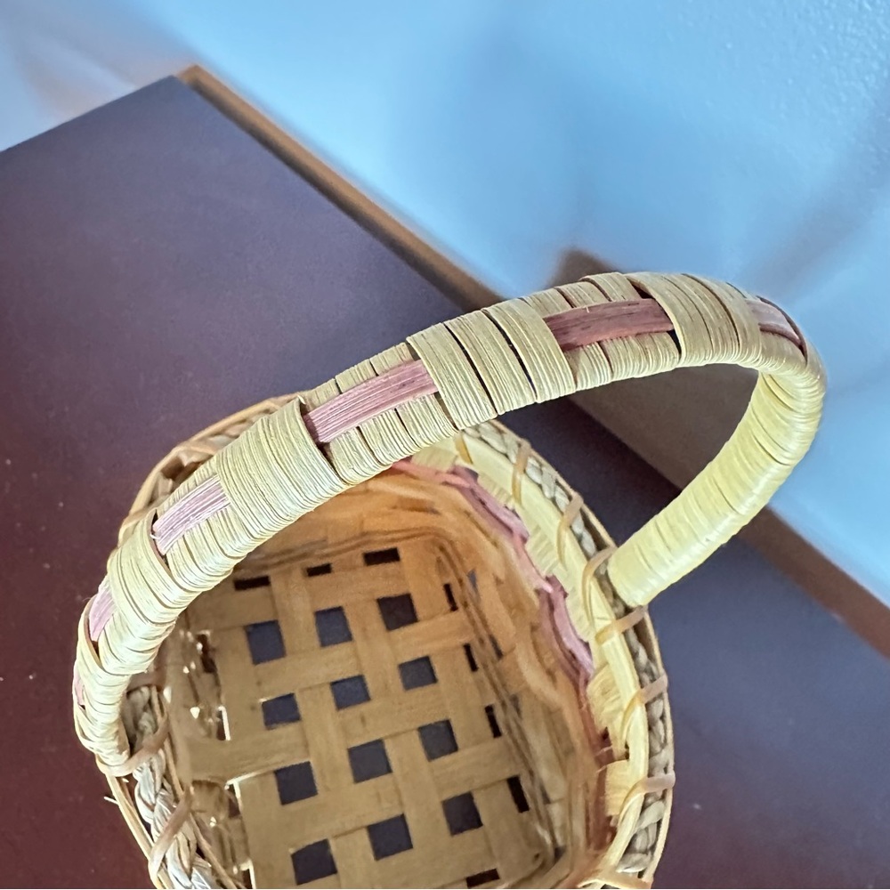 Vintage Split Wood Basket with Handle & Pink Wooden Bow - Picture 6 of 10